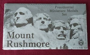 lot 87 image: U.S. Mint Mount Rushmore Commemorative Presidential Medals