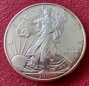 lot 152 image: 2011 American 1 oz Silver Eagle