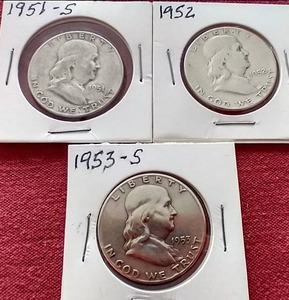 lot 174 image: (3) Franklin Half Dollars