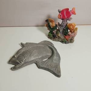 lot 423 image: Faux fish and corral display with heavy metal Walleye