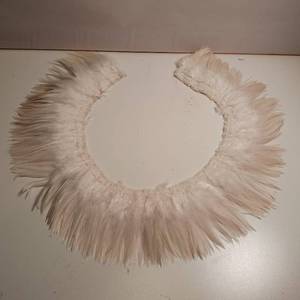 lot 438 image: 29 Inches of beautiful natural rooster hackle saddle feathers.