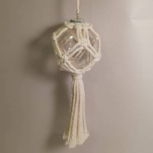 lot 450 image: White cotton macrame - 3 clear glass bulb ornament