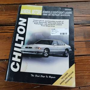 lot 467 image: Chilton Automotive Repair Manual for several General Motors vehicles 1986-99