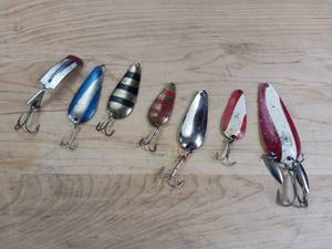 lot 473 image: Lot of 7 Treble Hook Fishing Lure Spoons