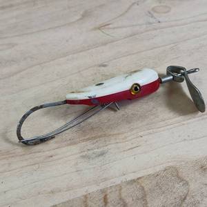 lot 480 image: Vintage A.L. Foss Oriental Wiggler fishing lure