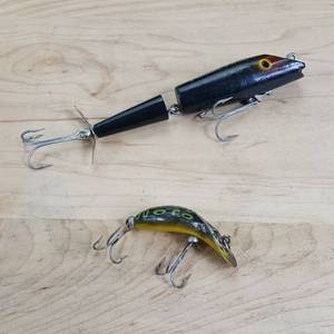 lot 482 image: Vintage Heddon Tiny Tad - Tadpolly fishing lure, & Hula Hoople two part lure.