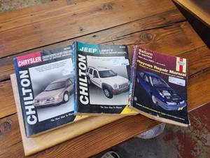 lot 485 image: 3 Chilton Auto Manuals