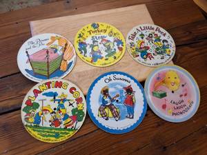 lot 487 image: Vintage 6 12 pictures Record Guild of America Turkey Straw, Take A Little Peck, The Princess and the Pea, Planting Corn, Oh Susanna, and Laugh Laugh Phonograph