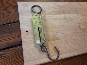 lot 109 image: Vintage Salters pocket balance spring scale