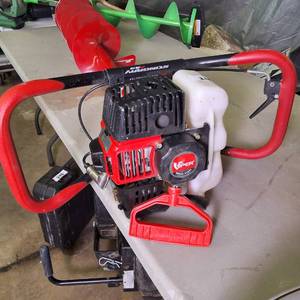 lot 146 image: Eskimo Stingray 33cc gas-powered ice auger.
