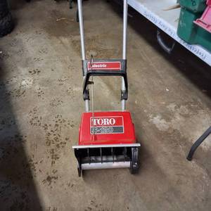 lot 306 image: Tested Working Toro S-120 electric snow blower