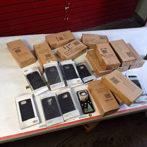 lot 316 image: Various phone cases for the Samsung Galaxy S7 Edge, including several Body Glove Satin cases