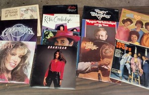 lot 322 image: Large collection of vintage music vinyl records featuring artists like Laura Branigan and The Ink Spots