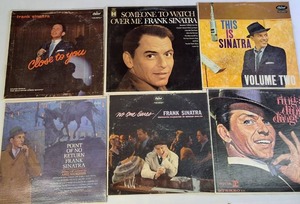 lot 324 image: Collection of vintage Frank Sinatra vinyl LP records