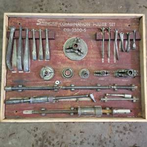 lot 5 image: Vintage Snap-on Combination Puller Set (model CG-2500-S)