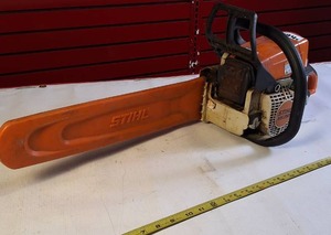 lot 394 image: Stihl MS 250 gasoline-powered chainsaw
