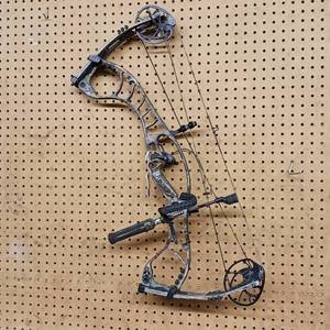 lot 197 image: Hoyt compound bow, designed for hunting and archery