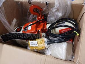 lot 200 image: Harrington industrial hoist, a device used for lifting or lowering heavy loads - In original box - works