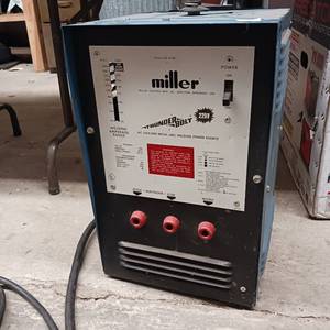 lot 6B image: Miller Thunderbolt 225 AC arc welder.