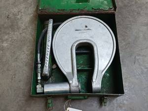 lot 225 image: Greenlee 1731 hydraulic punch driver kit with a 767 hydraulic hand pump.