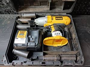lot 227 image: DEWALT 20V MAX 12 in. High Torque Impact Wrench Kit - works