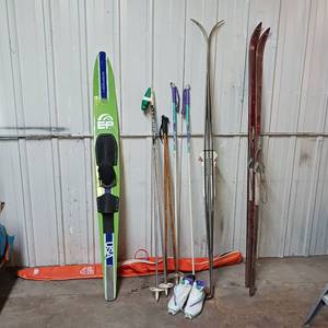 lot 235 image: Large lot of Sporting goods - skis, boots and more