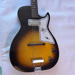 lot 1 image: Vintage 1960s Harmony Stratotone electric guitar - highly collectible instrument.