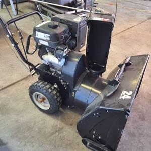 lot 9 image: Ariens Sno-Tek snow blower 24-inch 2-stage model - Works great