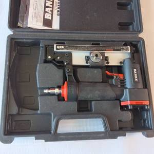 lot 247 image: Banks 23 Gauge Pneumatic Pin Nailer (Model 64143