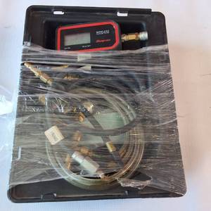 lot 5B image: Snap-on EEPV700-KIT 500 PSI Wireless Pressure Tester Kit