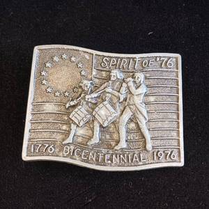 lot 292 image: Vintage Spirit of 76 Bicentennial belt buckle from 1976 - pewter-toned - 3 18inch wide