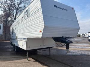 lot 8 image: 2000 SUNNYBROOK 5TH WHEEL