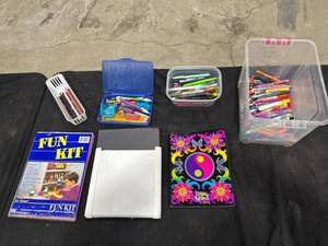 lot 1687 image: Assorted Art & Craft Supplies Lot