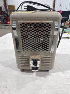 lot 1704 image: Titan Electric Space Heater