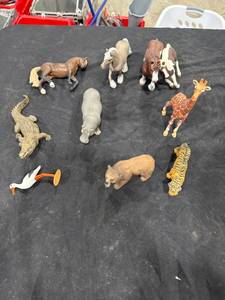 lot 1708 image: Assorted Plastic Animal Figurines