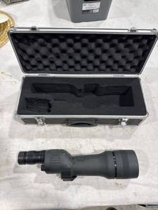 lot 1724 image: Icon Hunter Spotting Scope