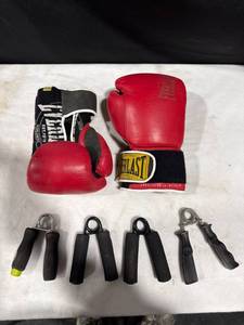 lot 1745 image: Everlast Boxing Gloves & Hand Grips