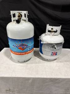 lot 1772 image: Propane Cylinders (20lb & 30lb) empty