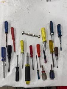 lot 1806 image: Assorted Screwdrivers & Hand Tools