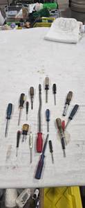 lot 1813 image: Assorted Screwdriver Lot