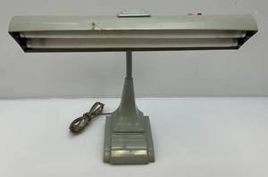 lot 13 image: Vintage Art Deco Desk Lamp