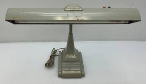 lot 14 image: Vintage Art Deco Desk Lamp