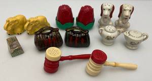 lot 28 image: Misc. Vintage Collectible Salt & Pepper Shakers
