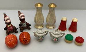 lot 29 image: Misc. Vintage Collectible Salt & Pepper Shakers
