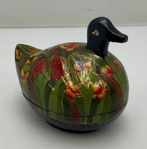lot 130 image: Antique Paper Mache Duck Trinket Box Hand Painted With 22K Gold Leaf 3 12 x 4