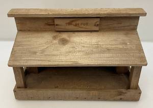 lot 176 image: Wooden Outdoor Bird Feeder