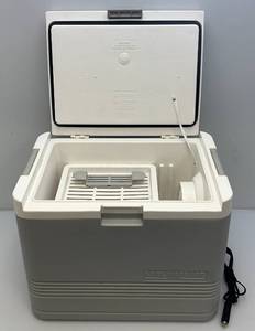 lot 184 image: Igloo KOOLMATE 40 12 Volt Cooler
