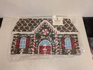 lot 12 image: NEW HAND HOOKED ACCENT RUG