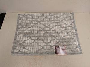 lot 39 image: NEW MOHAWK HOME ACCENT RUG BELVEDERE GRAY
