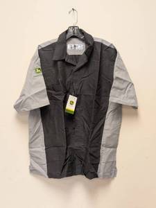 lot 211 image: NEW RED KAP JOHN DEERE XL SHORT SLEEVE BUTTON UP SHIRT